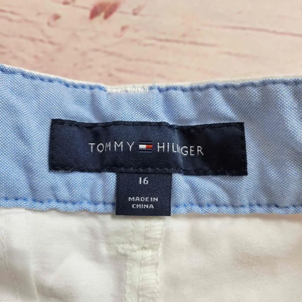 Tommy Hilfiger Bermuda shorts 16
